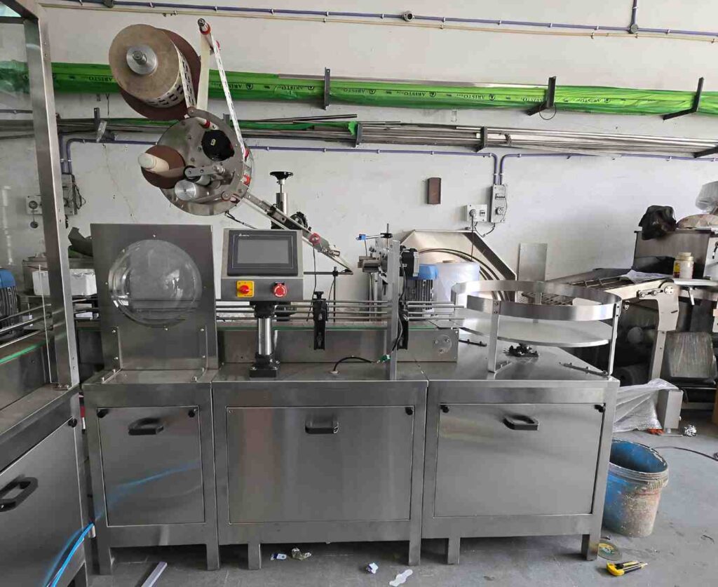 Top hologram labeling machine